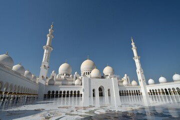 Fototapeta premium Abu Dhabi, UAE, Sheikh Zayed Grand Mosque in the Abu Dhabi, United Arab Emirates
