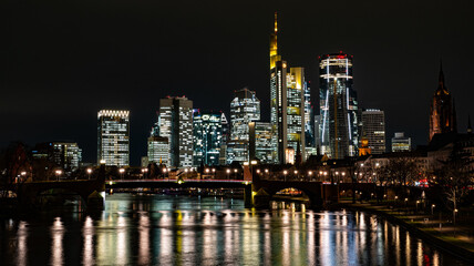Obraz premium Frankfurt am Main, Skyline bei Nacht