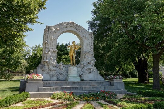 Johann Strauss monument in Stadtpark park in Vienna, Austria