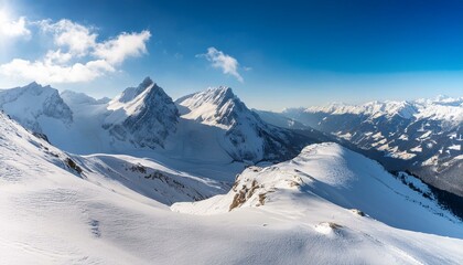 Fototapeta premium Winteridylle: Der Schneeberg unter klarem Himmel