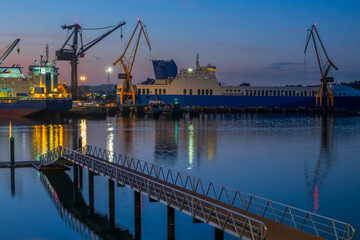 Obraz premium cranes in the port