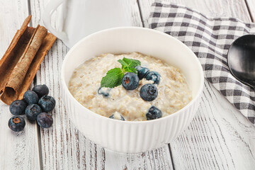 Oats porridge with blueberry