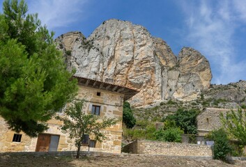 Cellorigo is a small village of no more than 10 inhabitants nestled on the top of the mountain