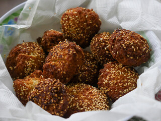 Mauritian style sweet sesame balls / Gateau zinzli