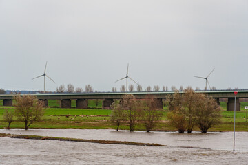 Auf der Waal bei Nijmegen