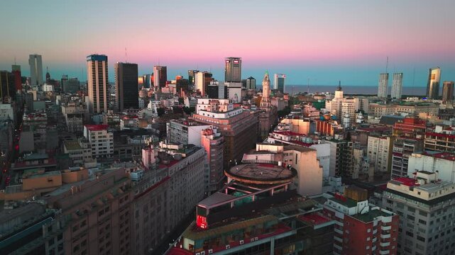 Golden Hour City
Witness a breathtaking sunset over Buenos Aires from a stunning bird's-eye view. Enjoy the vibrant colors as day gives way to night.
29.11.2024
