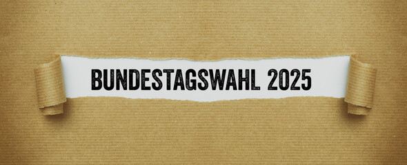Braunes zerissesnes Papier - Bundestagswahl 2025