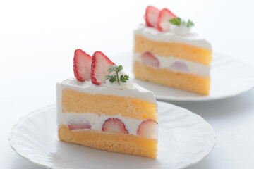 白バックで撮影したイチゴのショートケーキ
