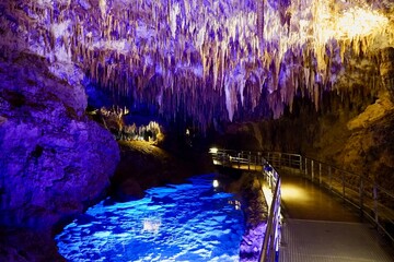 沖縄にある綺麗な鍾乳洞