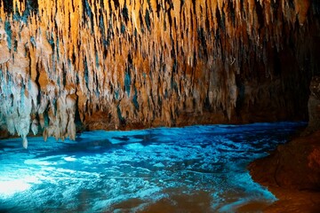 沖縄にある綺麗な鍾乳洞