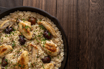 スキレットで料理した栗のピラフ