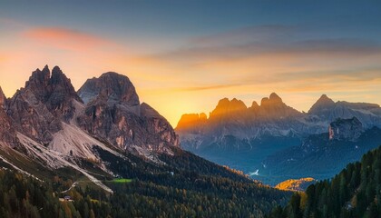 Obraz premium beautiful scenery of mountain ranges in dobbiaco dolomites during sunset