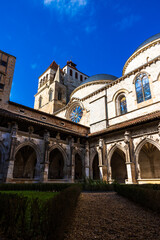 Fototapeta premium Western and Northern Galleries of the Cloister of Saint-Etienne Cathedral in Cahors, a skillful blend of Romanesque and Gothic architecture