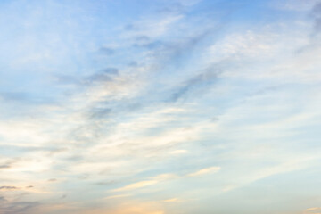 Obraz premium A beautiful sky tinted by the sun leaving vibrant shades of gold, pink, blue and multicolored. Clouds in the twilight evening and morning sky. Cloudy sky background in the evening, and during the day.