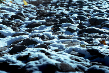 pietre innevate