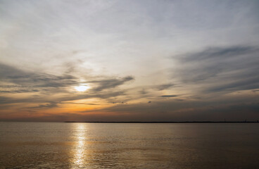 Obraz premium Sunlight shines down on the sea surface.