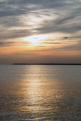 Obraz premium Sunlight shines down on the sea surface.