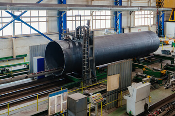 Longitudinal tack welding machine for welding of outer seam of steel pipe