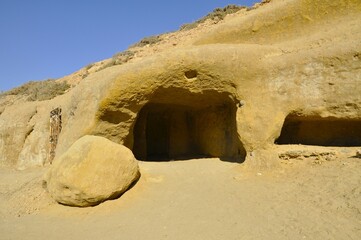Cueva para cocer esparto en Playa de los Cocedores de Pulpi