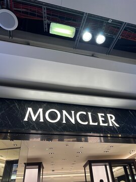 Seattle, WA, USA
April 2, 2025
Moncler sign
