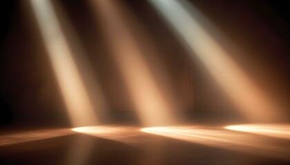 Tres focos que iluminan un escenario o ambiente oscuro y brumoso