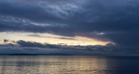 Fototapeta premium Serene Sunrise Over Victoria's Coastline on Vancouver Island, BC, Canada