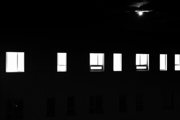 Fenêtres allumées .