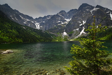 Morskie Oko na tle Tatr. © grzegorz