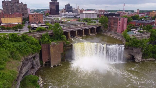 Experience the majestic beauty of Rochester, NY, with this captivating aerial drone footage. The clip features a stunning flight over High Falls and the city skyline.