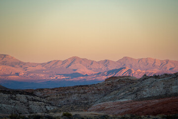 Naklejka premium sunset in the mountains