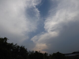 Photographs of the evening atmosphere after the sun sets. Creates a beautiful and romantic atmosphere.