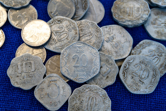 Old Indian coins o 5-10-20-25 paisa not in circulation 4