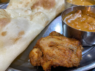 インド料理ナンカレーとタンドリーチキン