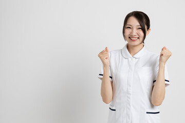 日本人の女性看護師