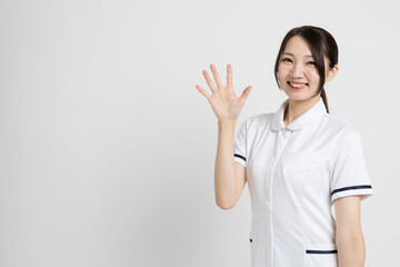 日本人の女性看護師