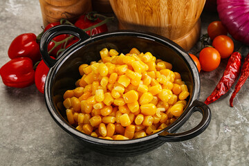 Sweet canned ripe corn grain