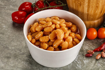 Canned beans in tomato sauce