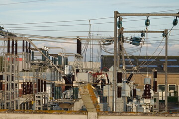 Poste électrique pour transport d'électricité