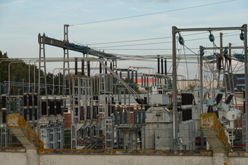 Poste &eacute;lectrique pour transport d'&eacute;lectricit&eacute;