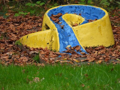 Teil einer ausgedienten Minigolfbahn