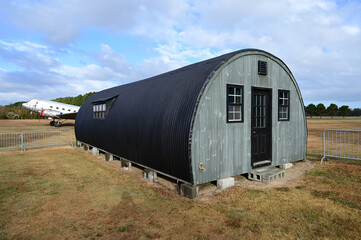 Obraz premium World War Two Nissin Hut at a grass airstrip in the USA. 