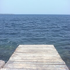 Fototapeta premium Tranquil ocean view from wooden dock.
