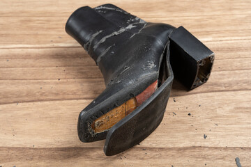 black broken high-heeled shoe for lady