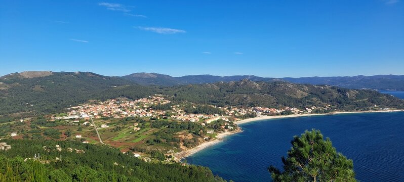 Panor&aacute;mica de la r&iacute;a de Muros y Noia desde Monte Louro, Galicia