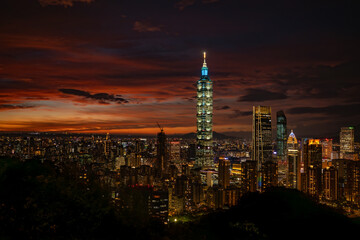 Fototapeta premium 夕焼けの台北市