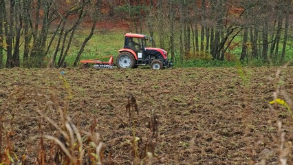 Agriculture Farming Tractor with Attached Disc Harrow used for Surface Tillage after Harvest Season to Improve Soil Structure Tilth before Planting Seeds