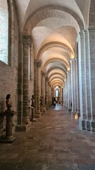 Fototapeta premium Dans les allées latérales de la basilique Saint-Sernin de Toulouse