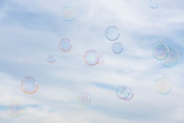 bunte Blasen am Himmel