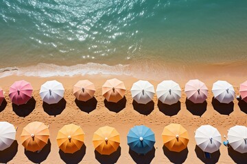 Obraz premium Top view of summer beach with umbrellas.