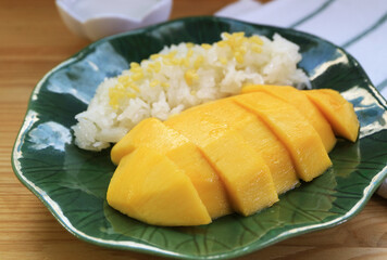 Mouthwatering Fresh Ripe Mango with Sticky Rice, a Popular Thai Dessert